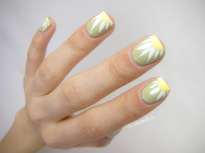 Daisy nail art